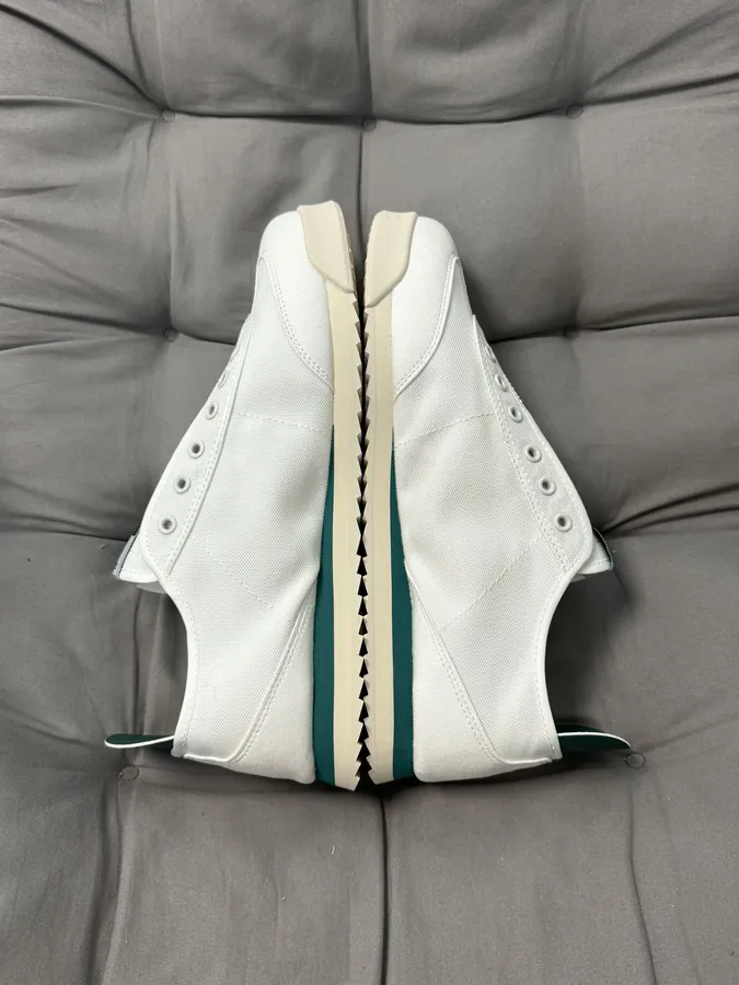 250 CON One Size Sporty Sneaker