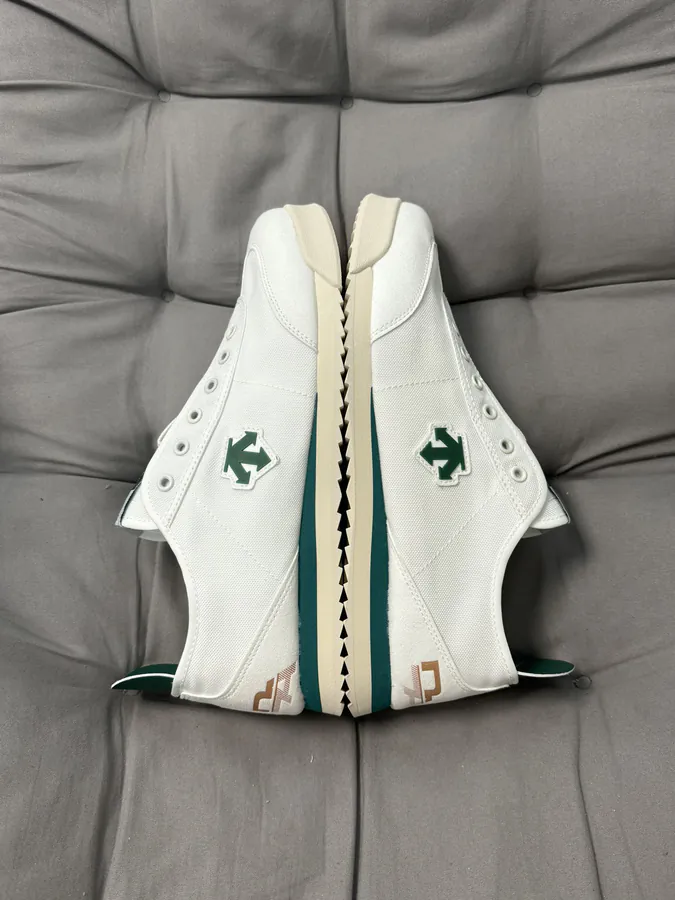 250 CON One Size Sporty Sneaker