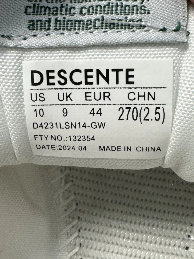 250 CON One Size Sporty Sneaker
