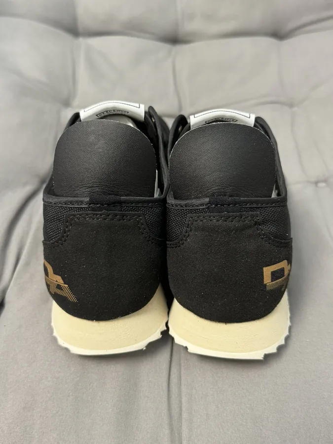 250 CON One Size Sporty Sneakers