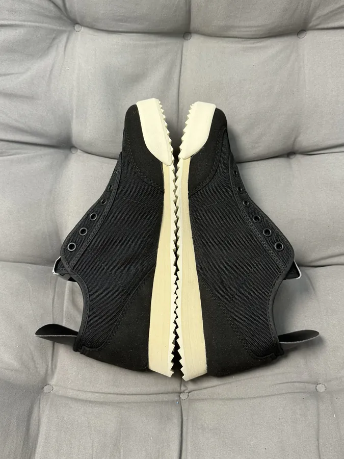 250 CON One Size Sporty Sneakers