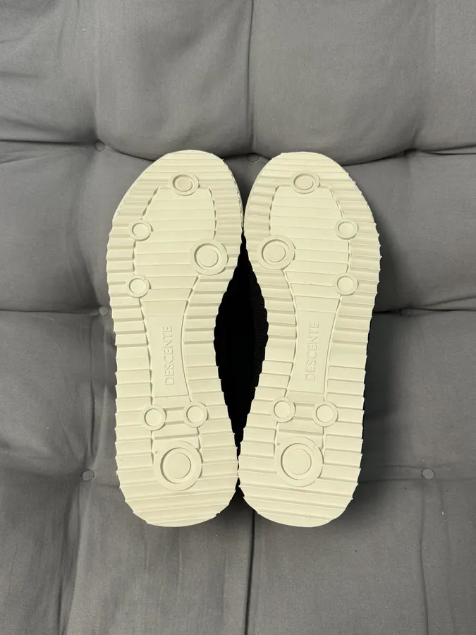 250 CON One Size Sporty Sneakers