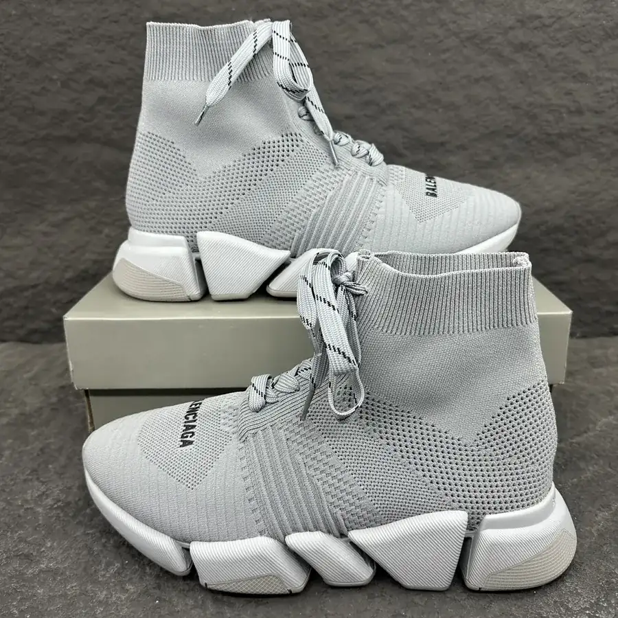 Speed 2.0 Unisex Sport Sneakers in Gray