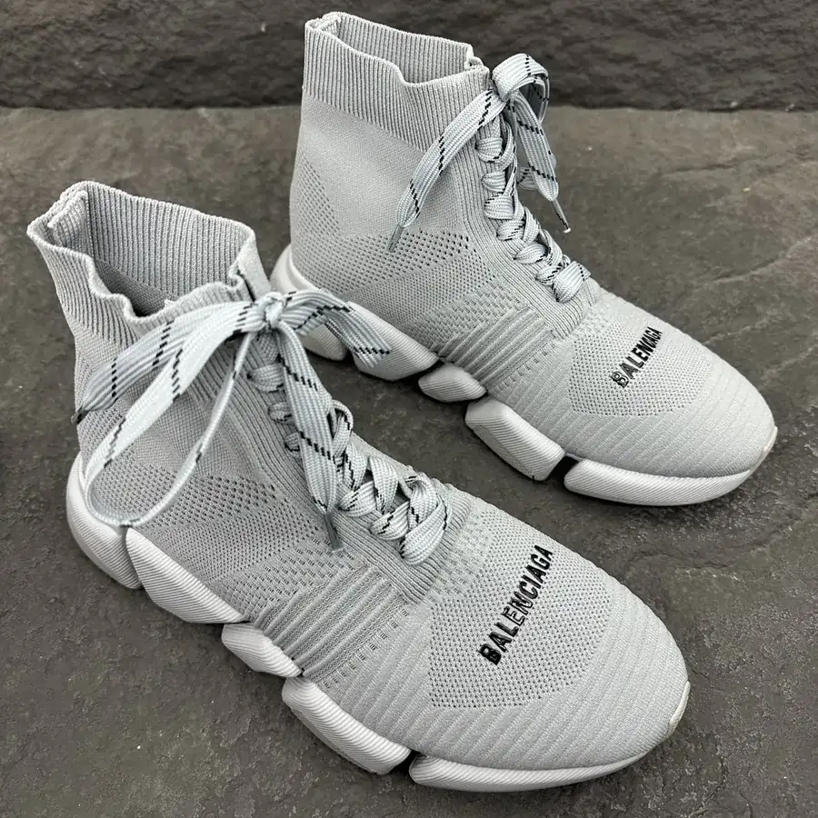 Speed 2.0 Unisex Sport Sneakers in Gray