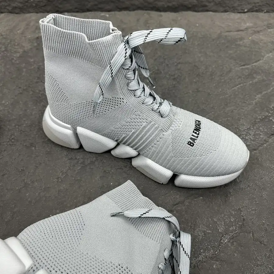 Speed 2.0 Unisex Sport Sneakers in Gray
