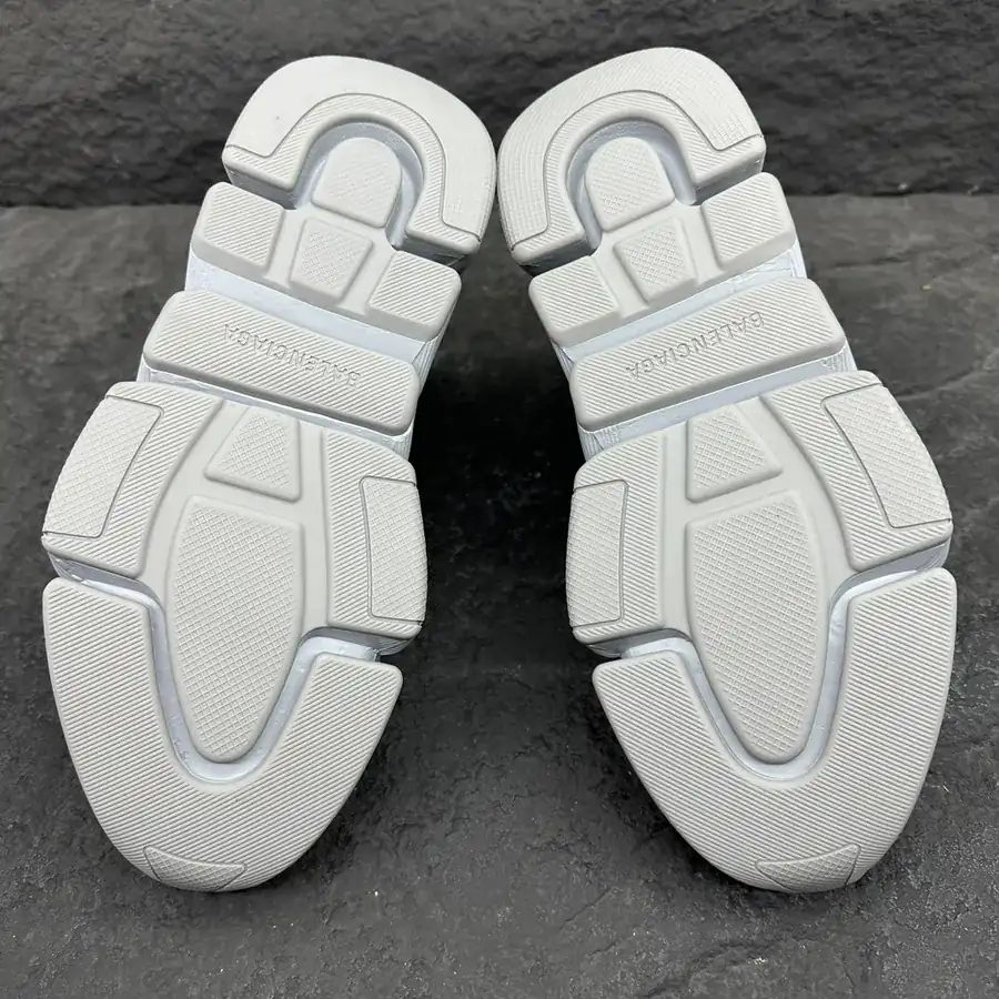 Speed 2.0 Unisex Sport Sneakers in Gray