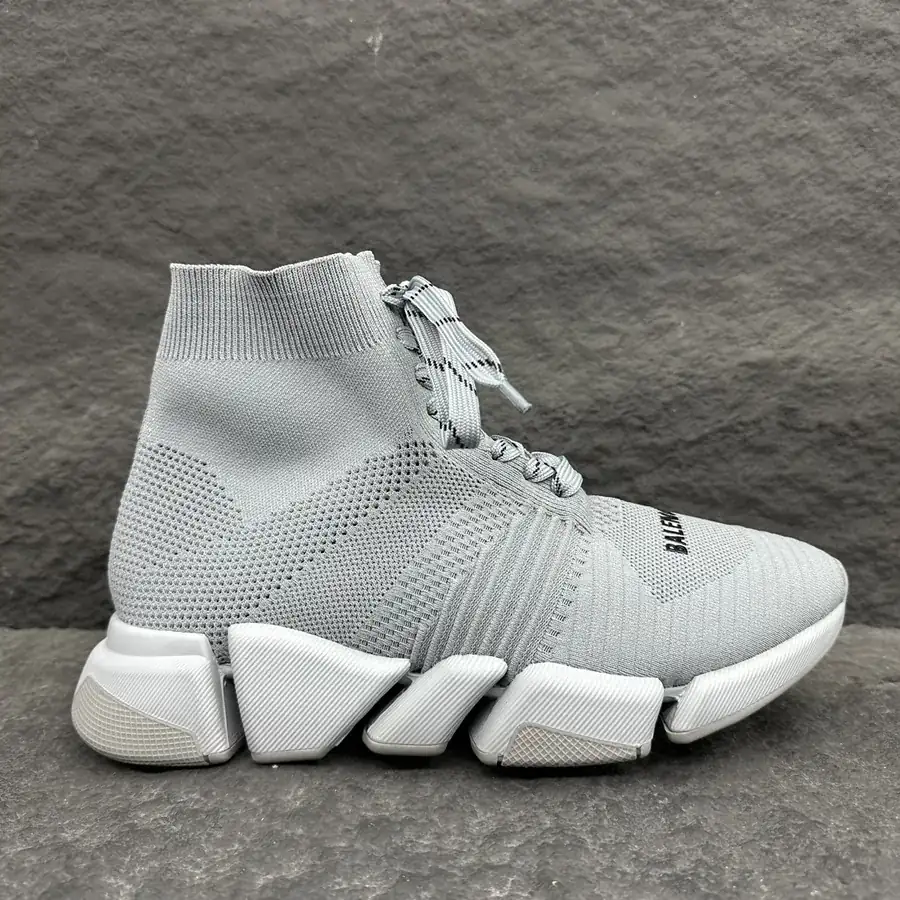 Speed 2.0 Unisex Sport Sneakers in Gray
