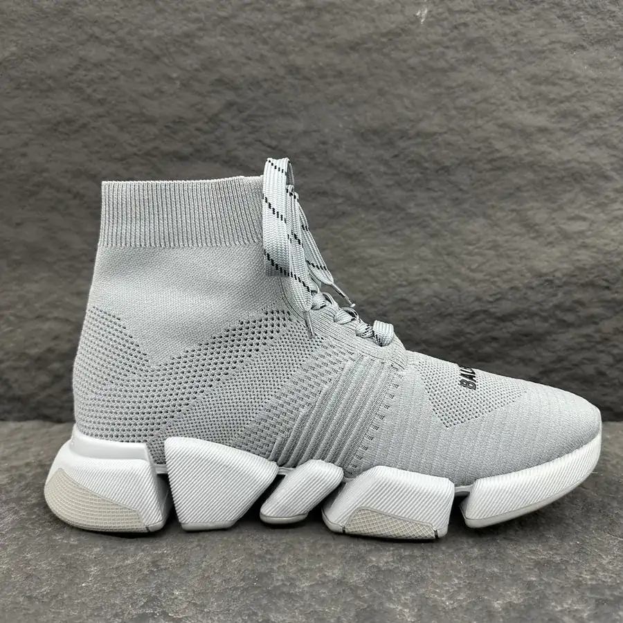 Speed 2.0 Unisex Sport Sneakers in Gray