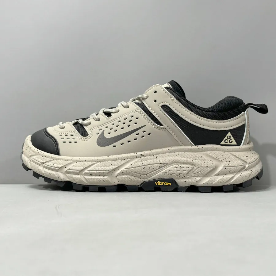 ACG Mountain Fly 2 Low Comfortable Outdoor Sneaker