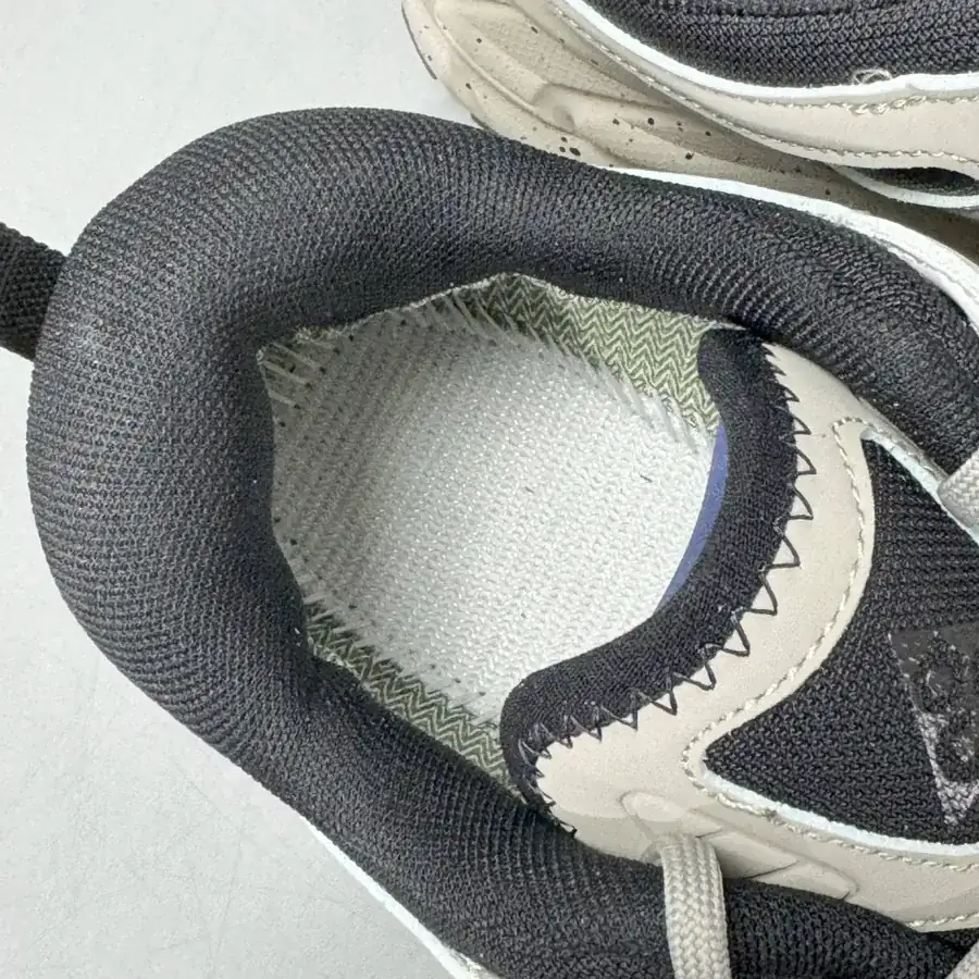 ACG Mountain Fly 2 Low Comfortable Outdoor Sneaker