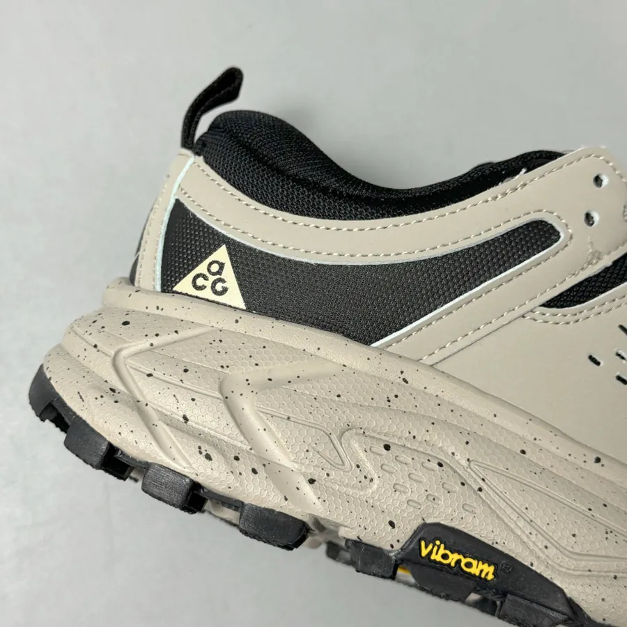 ACG Mountain Fly 2 Low Comfortable Outdoor Sneaker