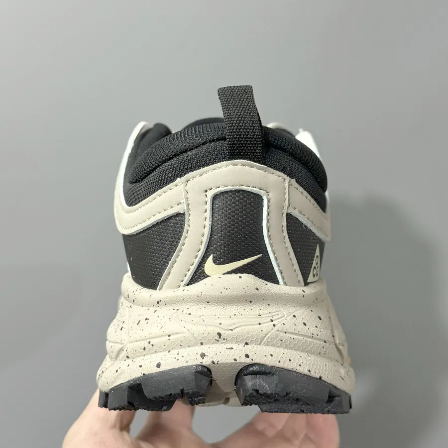 ACG Mountain Fly 2 Low Comfortable Outdoor Sneaker