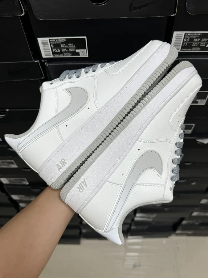 Nike Air Force 107 PRM Comfortable and Versatile Low top Sneaker