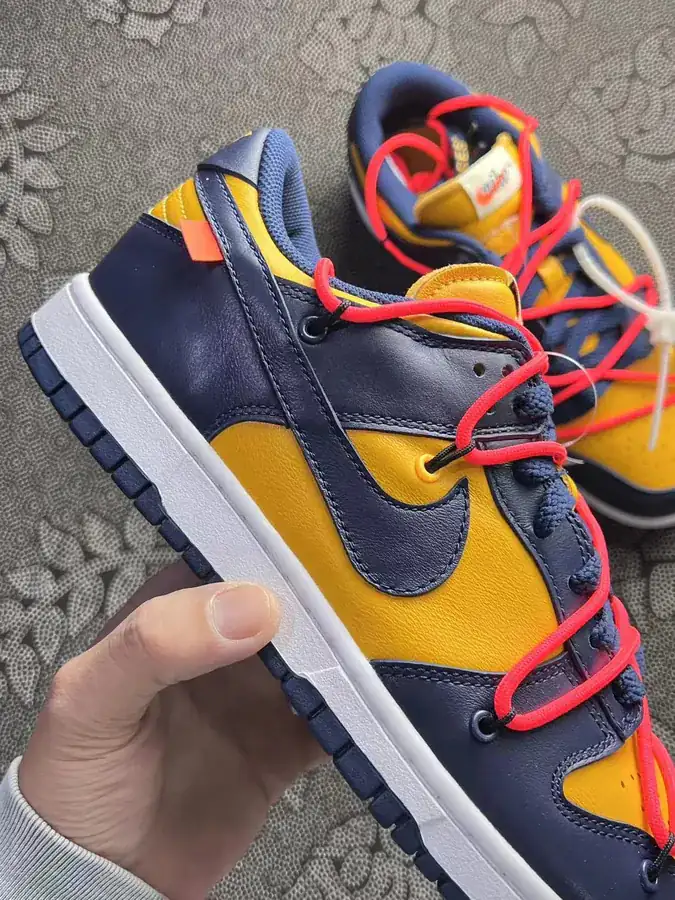 OW Dunk Black Obsidian Black Yellow Color