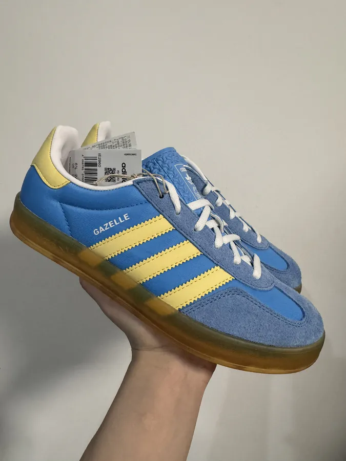 Gazelle Bucket Bag in Sky Blue