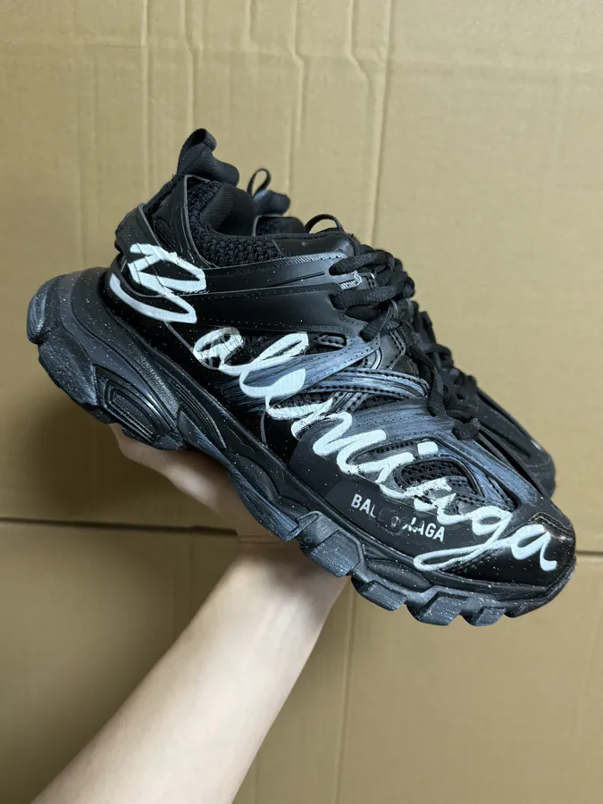 Tra Signature Low Top Sneaker for Men Black