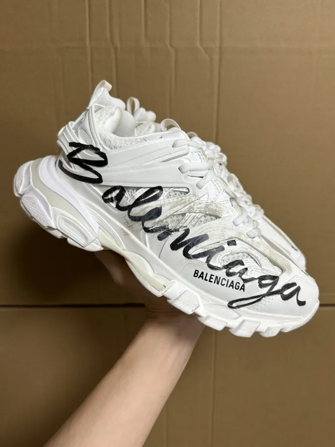 Tra Signature Low Top Casual Sneakers for Men