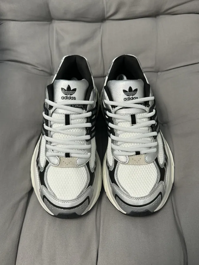 Tra Series 350 Runner Deluxe Sneakers