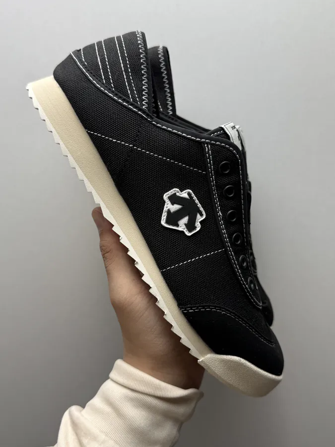 Con Black Bucket Bag with Clean Finish