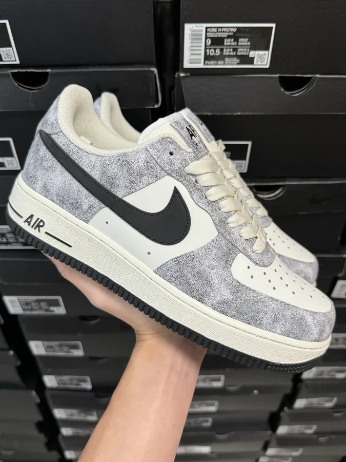 Nike Air Force 107 PRM Comfortable and Versatile Low Top Sneaker