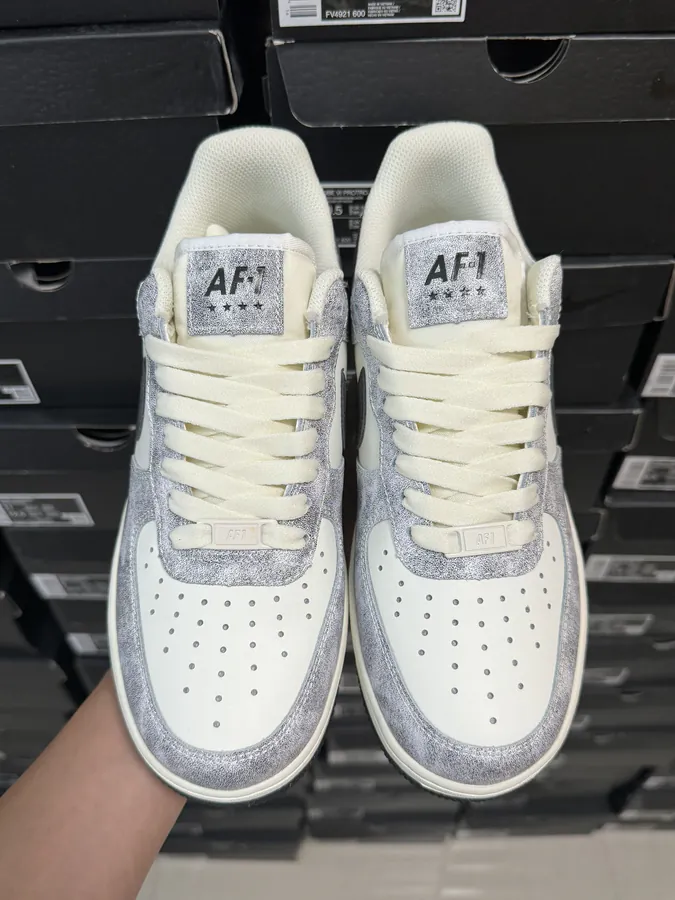 Nike Air Force 107 PRM Comfortable and Versatile Low Top Sneaker