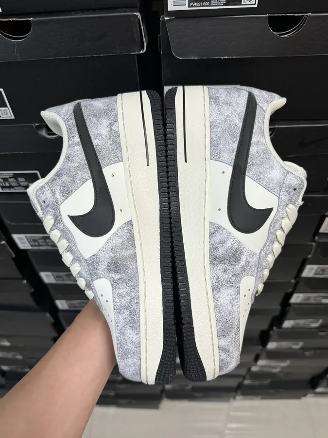 Nike Air Force 107 PRM Comfortable and Versatile Low Top Sneaker