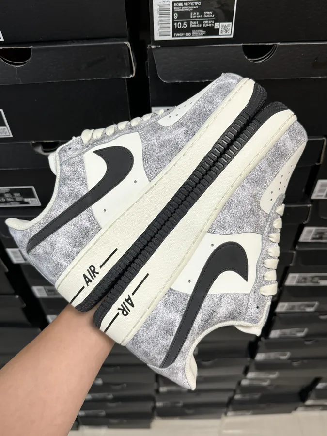 Nike Air Force 107 PRM Comfortable and Versatile Low Top Sneaker