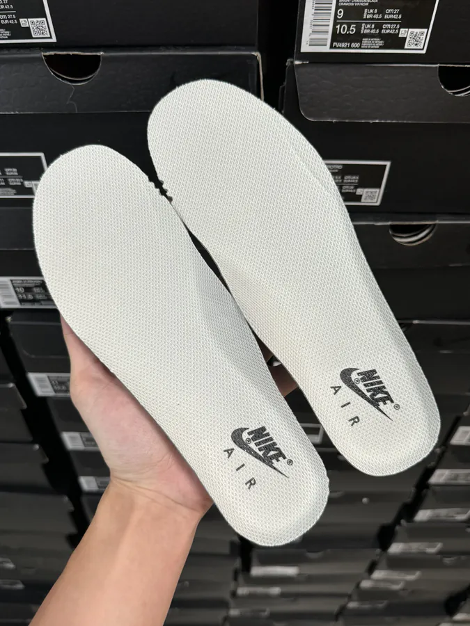 Nike Air Force 107 PRM Comfortable and Versatile Low Top Sneaker