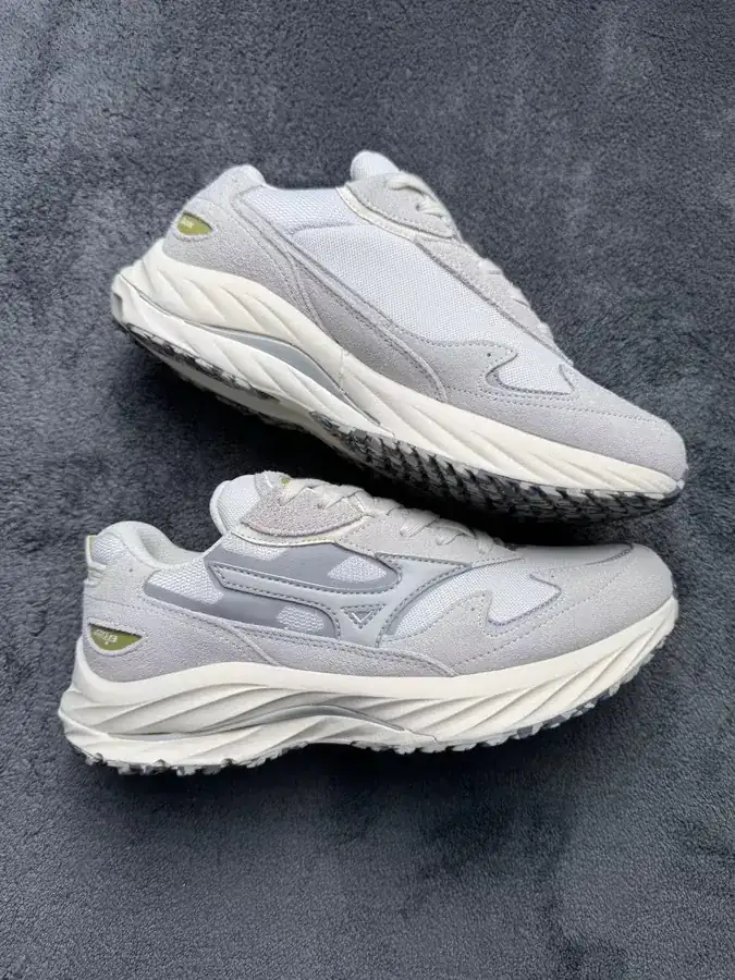 Mizuno Wave Rider Beta Retro Lifestyle Sneaker