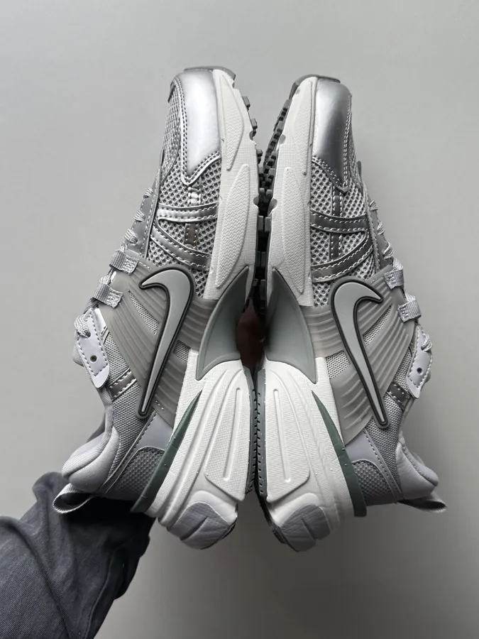 V2K Run Grey