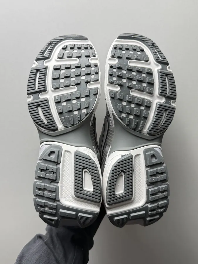 V2K Run Grey