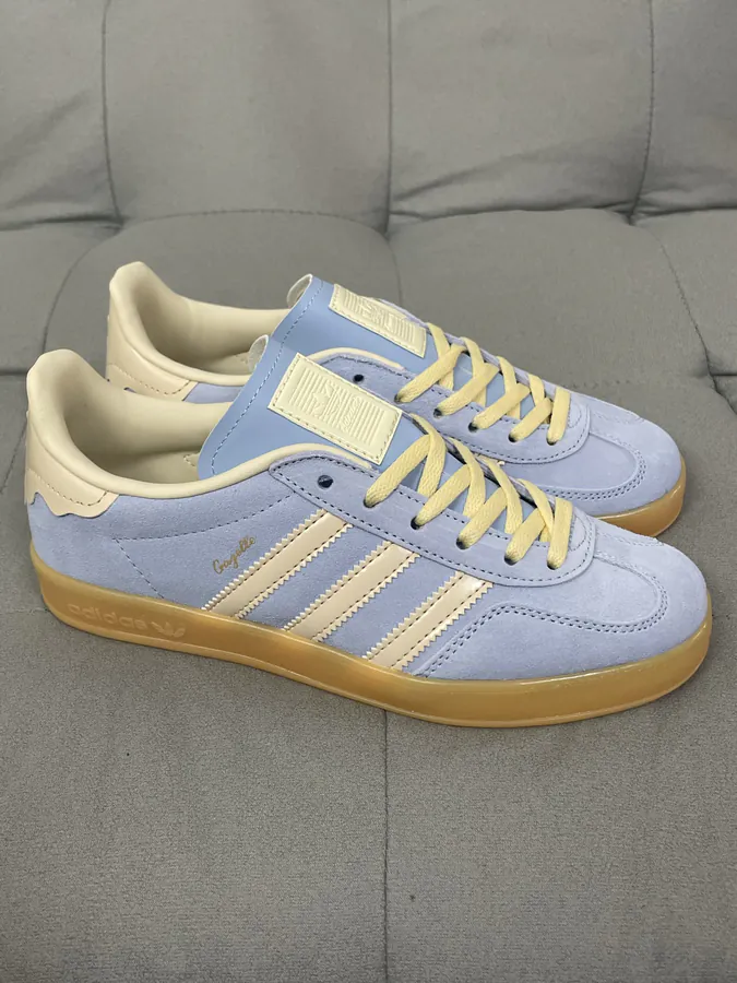 Gazelle Series Bucket Bag in Milk White and Blue