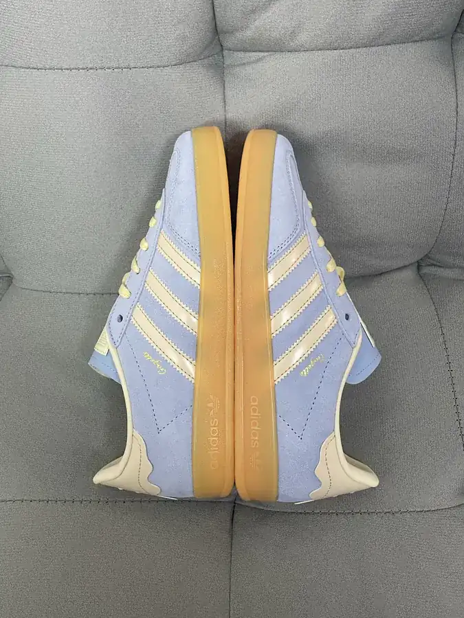 Gazelle Series Bucket Bag in Milk White and Blue