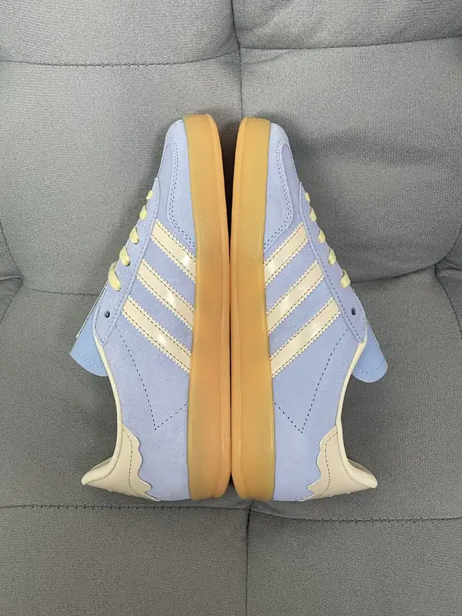Gazelle Series Bucket Bag in Milk White and Blue