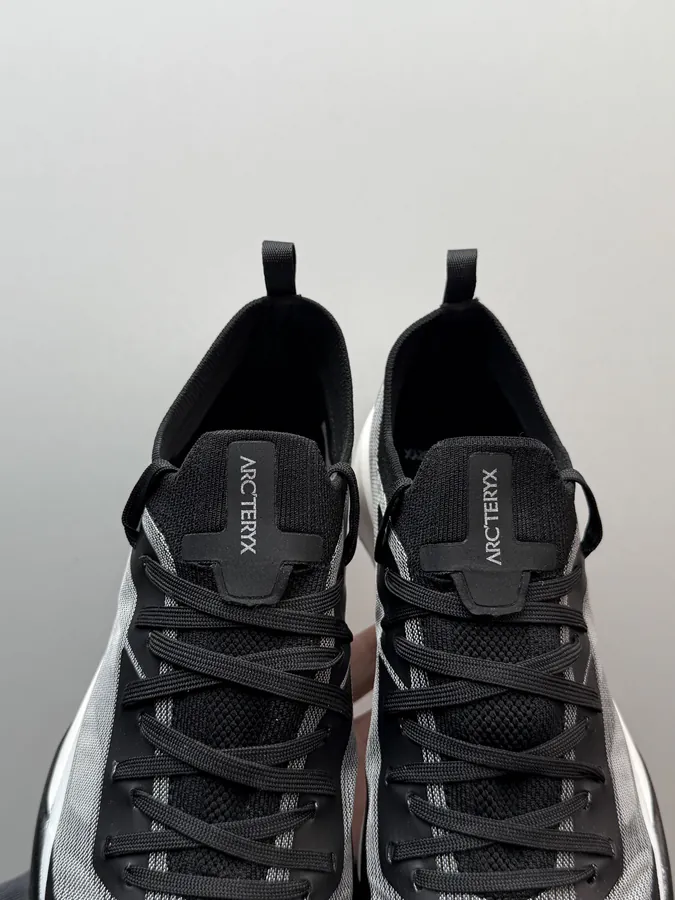Vertex Speed Black High End Barefoot Shoe