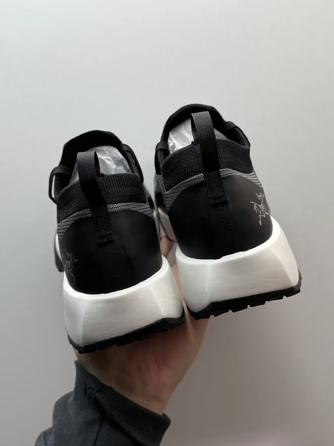 Vertex Speed Black High End Barefoot Shoe