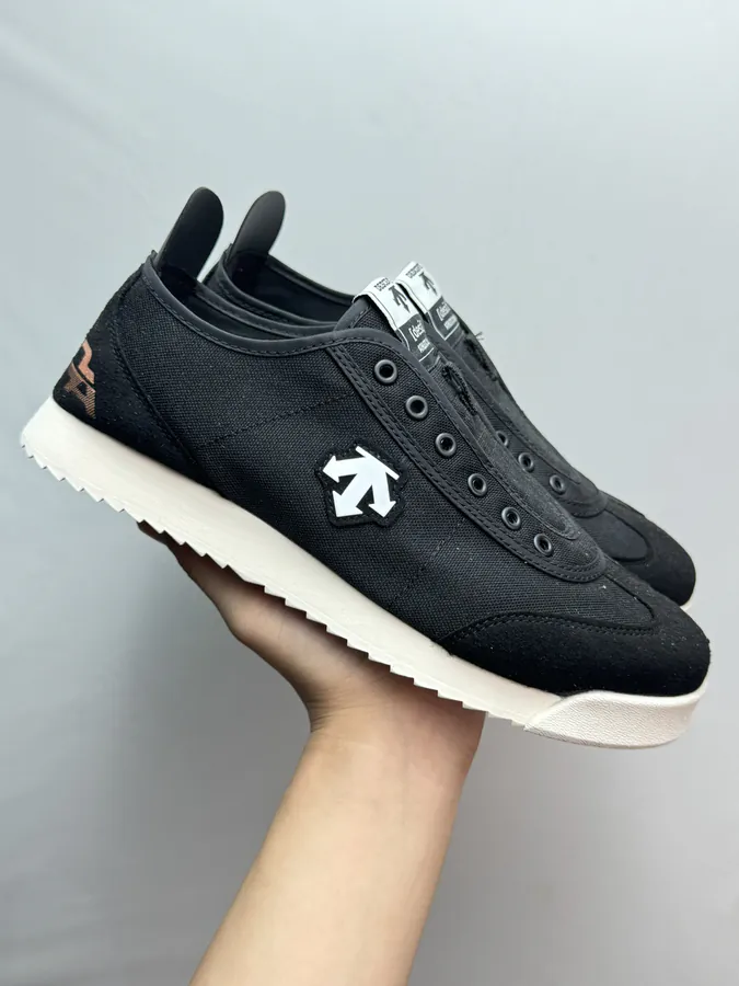 CON One Piece Sneaker in Black