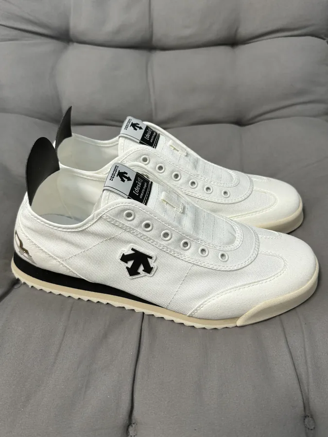 250 Con One Size Sneaker