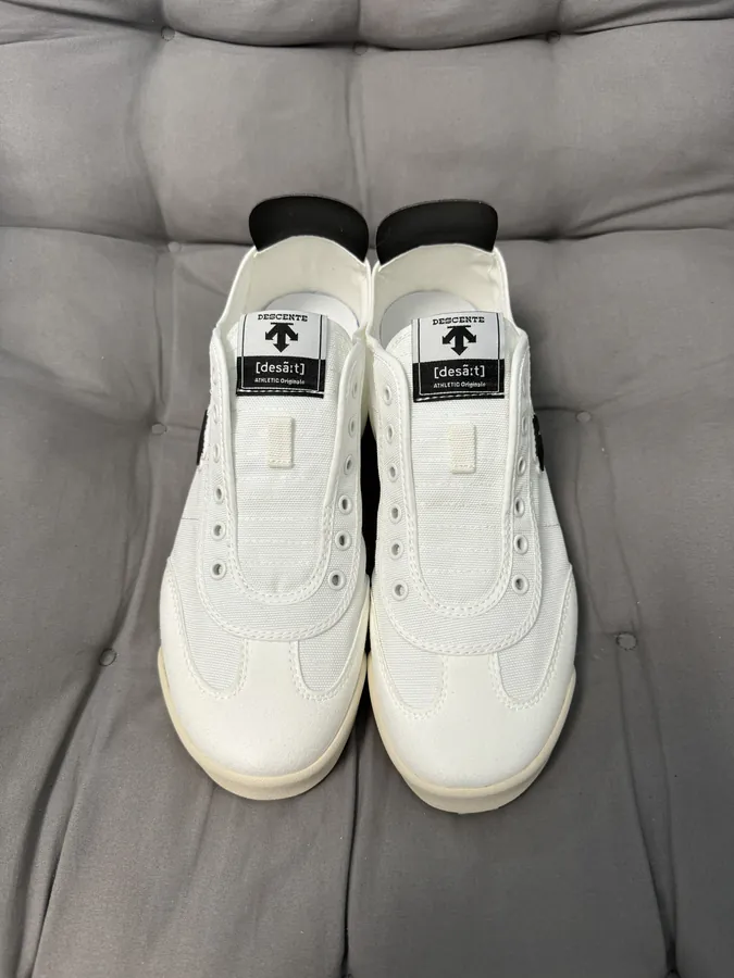250 Con One Size Sneaker