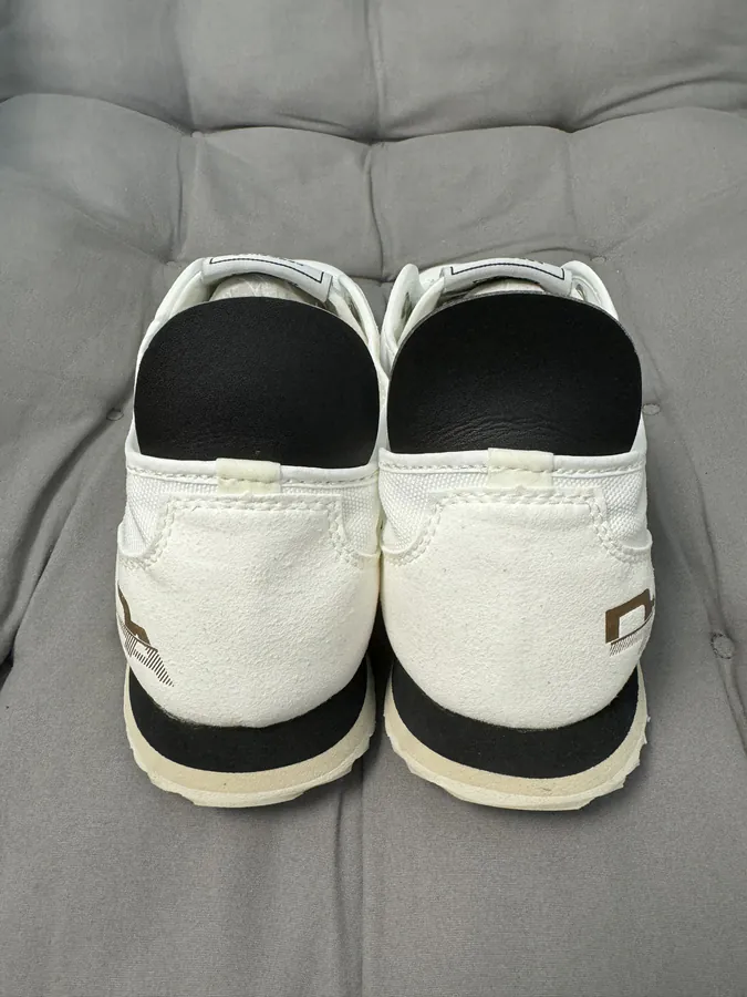 250 Con One Size Sneaker