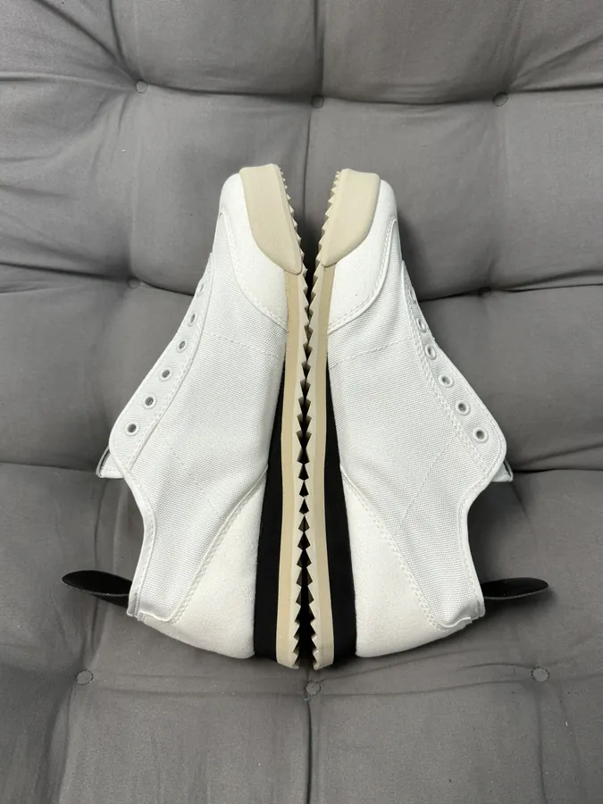 250 Con One Size Sneaker