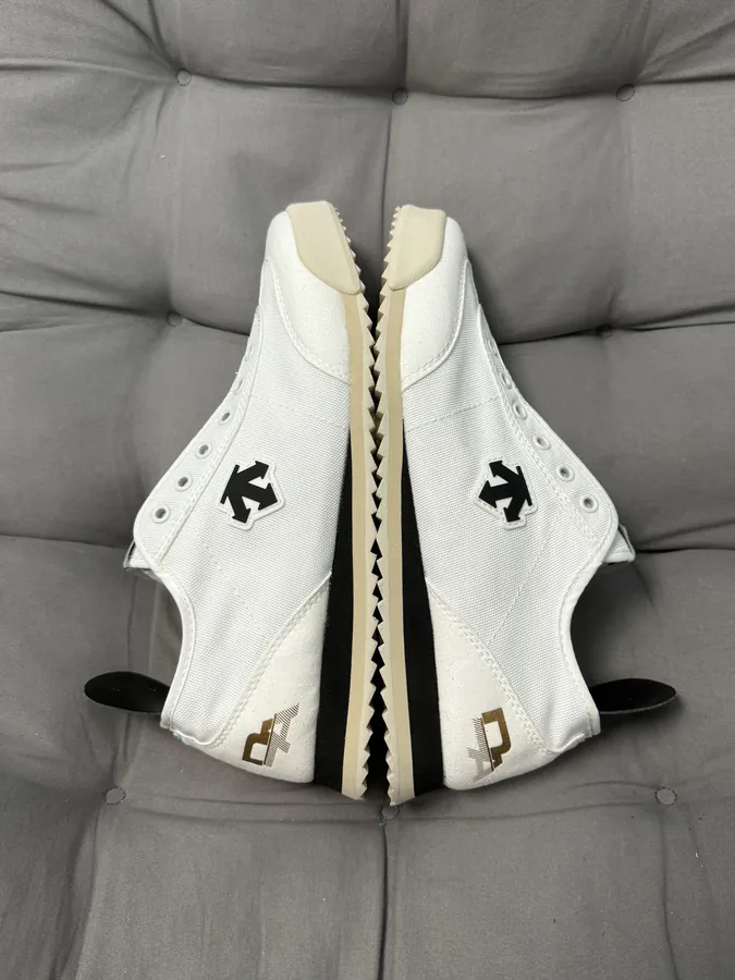 250 Con One Size Sneaker