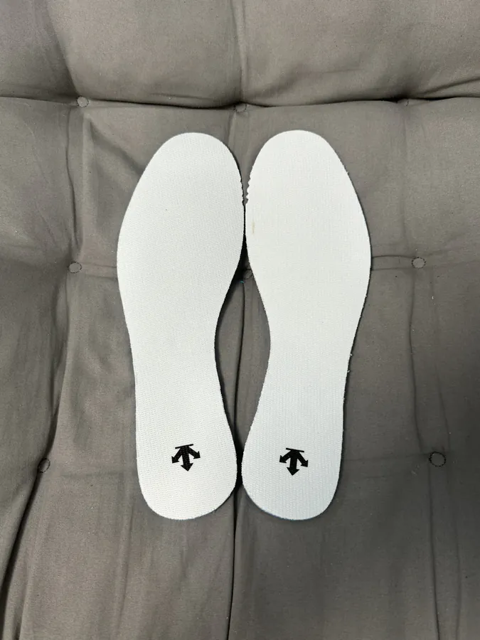 250 Con One Size Sneaker