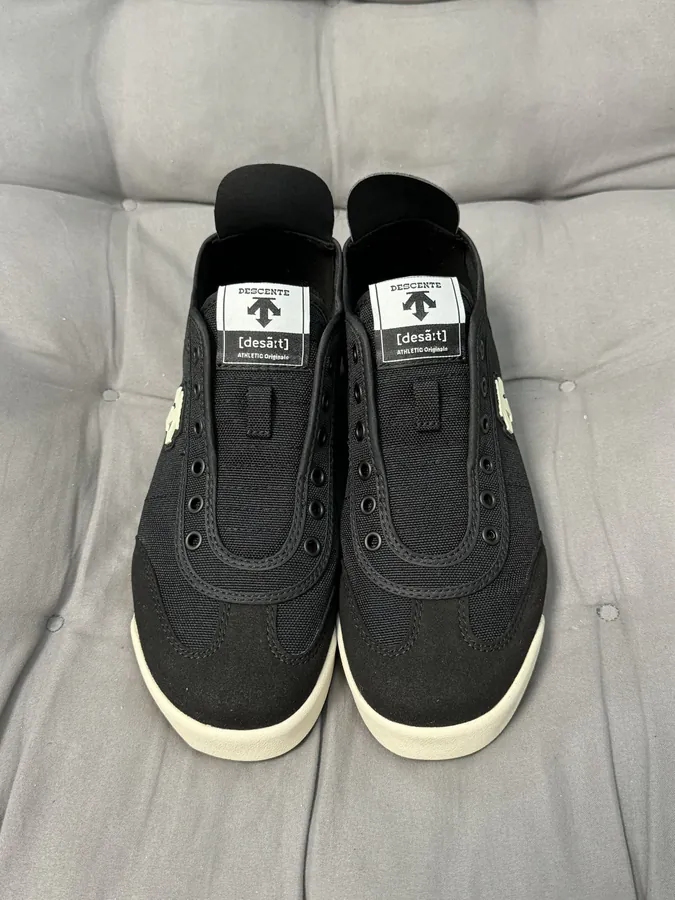 250 Con One Size Sporty Sneaker