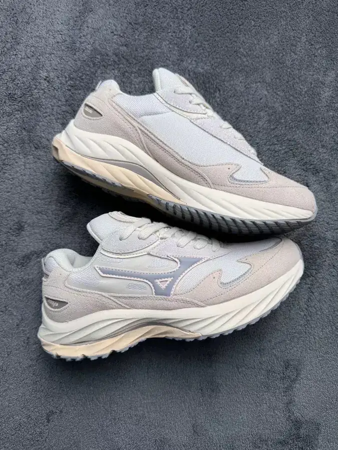 Mizuno Wave Rider Beta Retro Lifestyle Sneaker