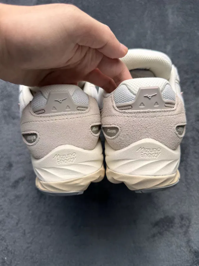 Mizuno Wave Rider Beta Retro Lifestyle Sneaker
