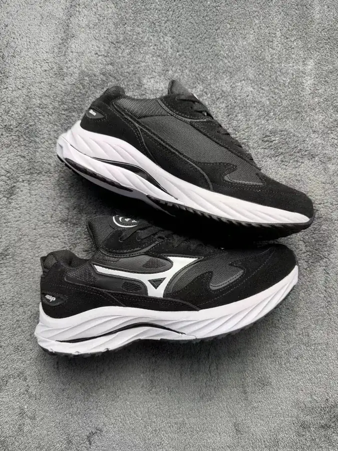 Mizuno Wave Rider Beta Retro Lifestyle Sneaker