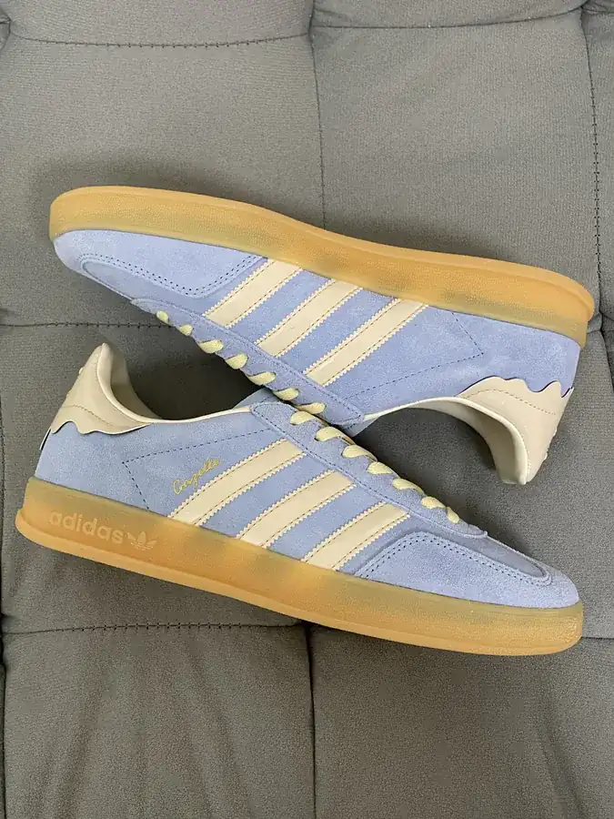 Gazelle Series Bucket Bag in Milk New White Blue Color
