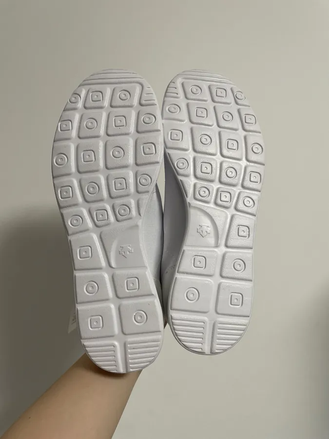 CON One Piece Sneaker