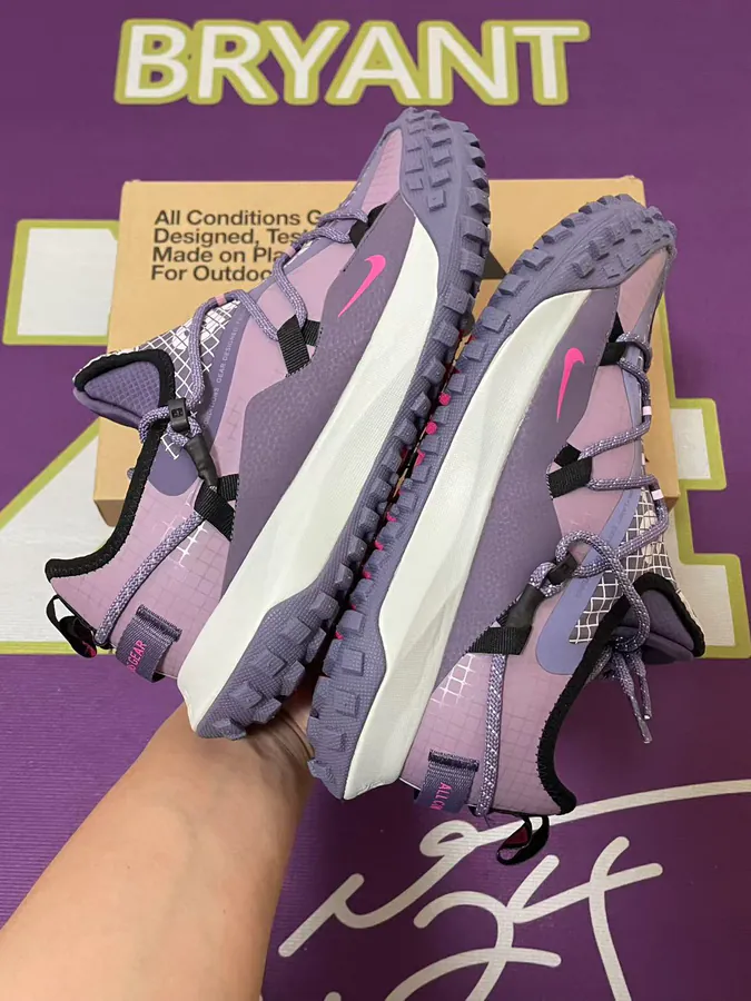 ACG Mountain Fly Low SE Outdoor Functional Shoe